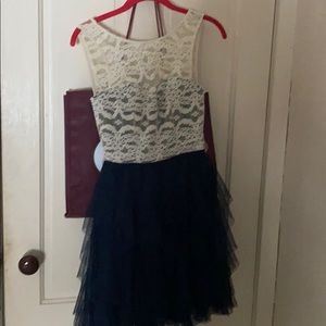 A size 1/2 navy and cream laze dress